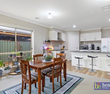 Spacious & Comfortable Family Home Near Lake Weeroona - Photo 4