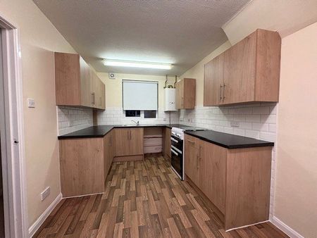 2 bedroom terraced to rent - Photo 2