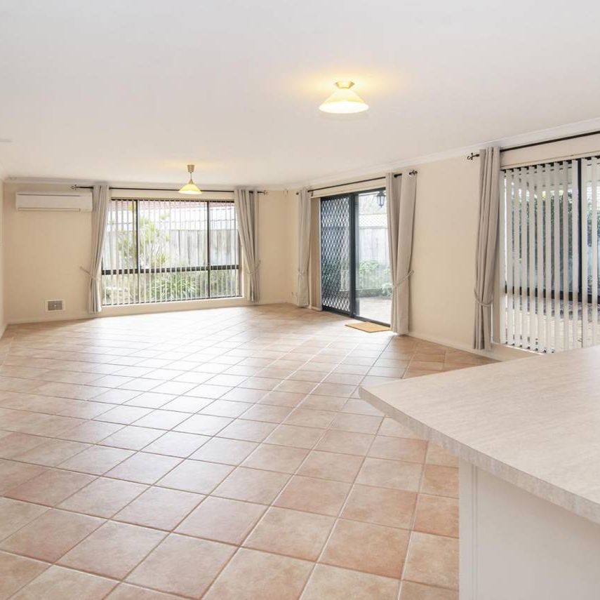 Charming Beachside Retreat - Your Coastal Haven Awaits! - Photo 1