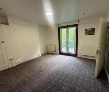 4 bedroom flat to rent - Photo 2