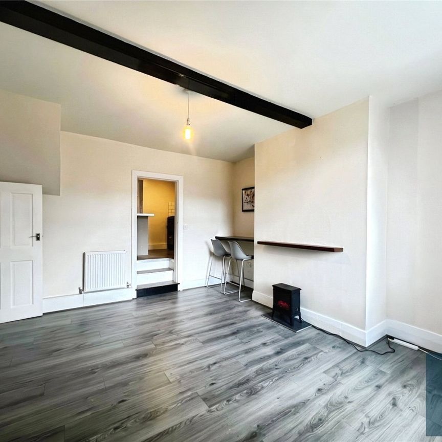 Royds Avenue, Linthwaite, Huddersfield, HD7 - Photo 1