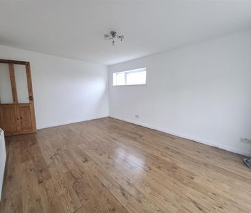 Roydon Court, Hemel Hempstead - Photo 2