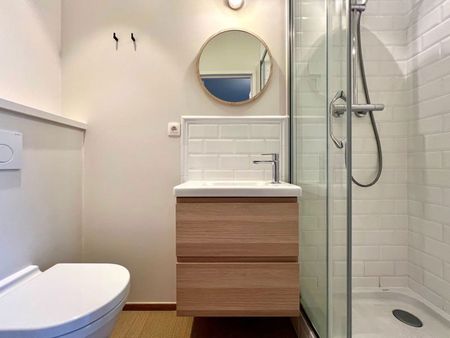 Exceptionally charming, RENOVATED house in a quiet street - Photo 5