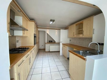 Graham Crescent BN41 2YB 3 bedroom house to rent - Photo 3