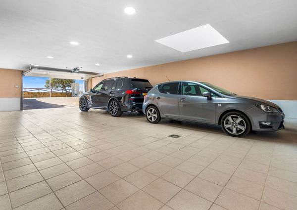 Luxury Villa for rent in Marbella Del Este, Andalusia