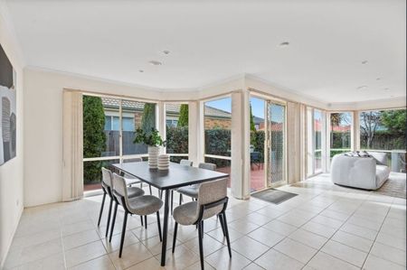 Beautiful Family Home in Quiet Court Location - Photo 5