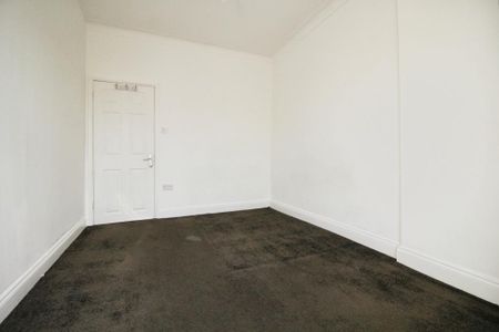 3 bedroom flat to rent - Photo 2