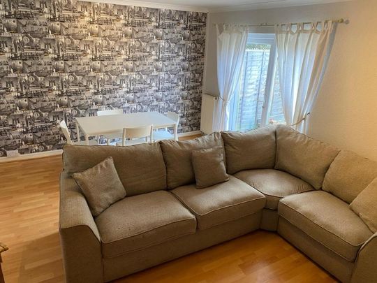 4 bedroom semi-detached house to rent - Photo 1