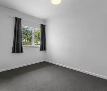 This beautifully presented three-bedroom, two-bathroom home offers ... - Photo 2