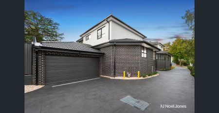 STYLISH 4 BEDROOM PLUS STUDY TOWNHOUSE - Photo 2