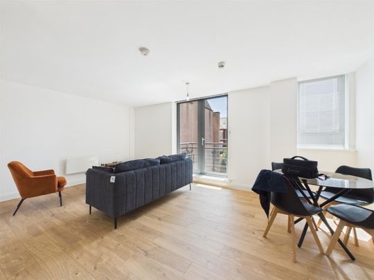 2 BED Apartment To rent - Photo 1
