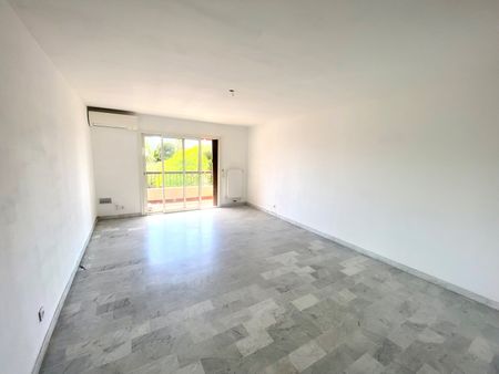BEL APPARTEMENT FACE A OLBIUS RIQUIER - Photo 4