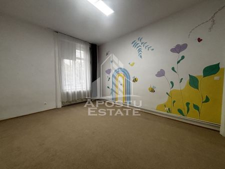 Casa partial mobilata, curte proprie, zona Lunei - Fotografie 2