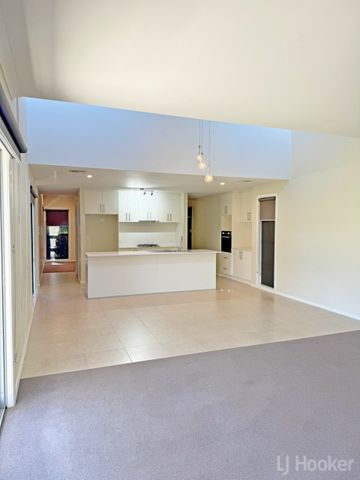 Impressive 4 bedroom home in Googong - Photo 5