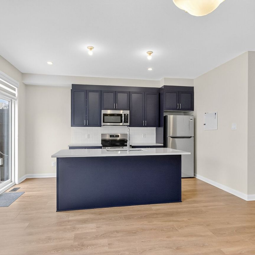 For Lease - 525 Woodlily Private, Kanata, Ontario - Photo 1