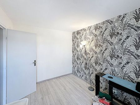 Appartement à louer - ÉPERNAY - Appartement 3 pièces avec balcon - Photo 2