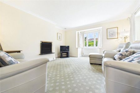 4 bedroom detached house to rent - Photo 2