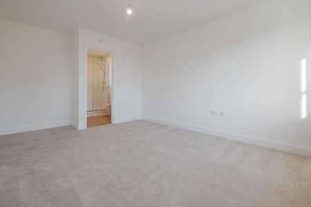 3 bedroom semi-detached house to rent - Photo 2