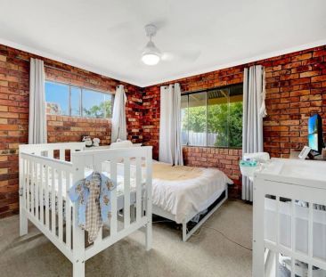 Charming 2 Bedroom, 1 Bathroom Unit in Prime Location - Photo 3