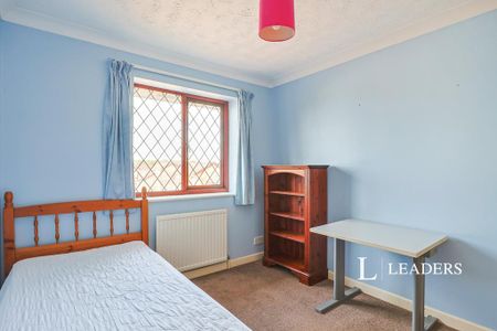 1 bedroom in a house share to rent - Photo 2