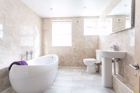 Bournemouth Town Centre, Some Bills Included - Photo 4