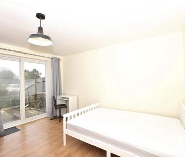 4 bedroom terraced house to rent - Photo 5