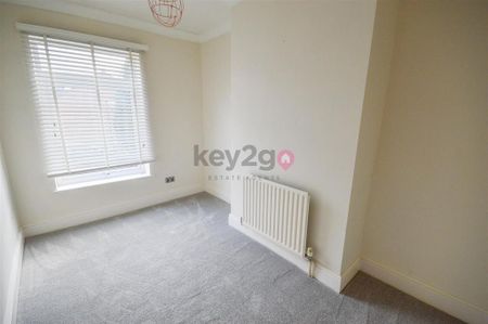2 bedroom end of terrace house to rent - Photo 3