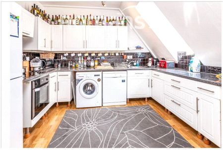 3 bedroom flat to rent - Photo 3