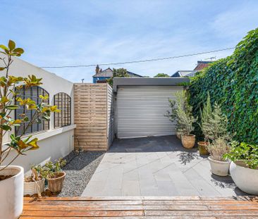 Stylish Three-Level Terrace in Prime Newtown Location - Photo 2