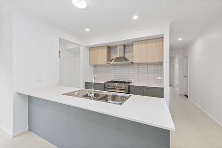 Stunning 4-Bedroom Family Home in Winter Valley - Photo 5