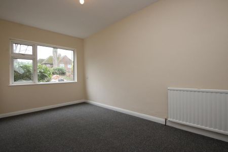 3 bedroom detached bungalow to rent - Photo 4