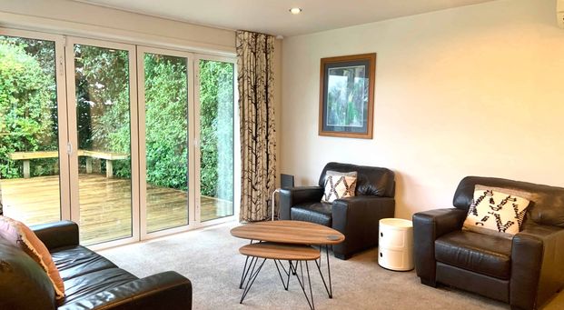 Immaculate Fully Furnished Spacious Family Home in Prime Location - Photo 1