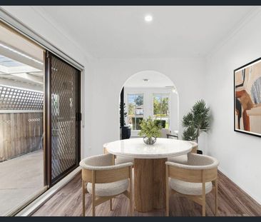 Location Location! - Photo 5