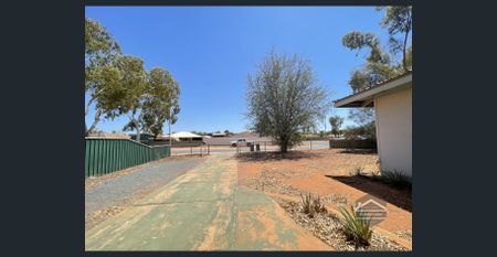 Spacious Family Home with Room to Move!!! - Photo 2