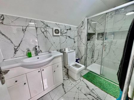 1 bedroom Flat To Let - Photo 3