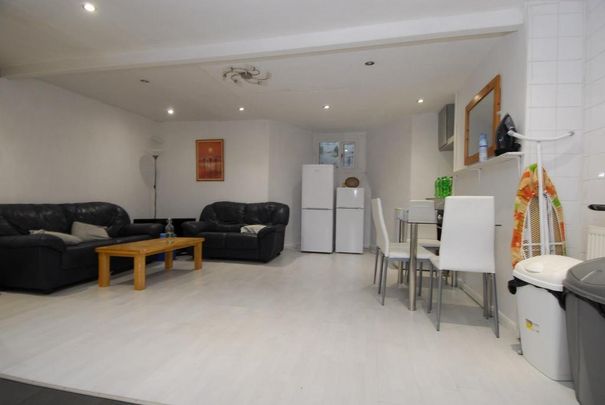 4 bedroom house to rent - Photo 1