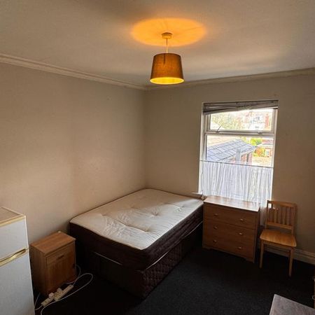 1 bedroom in a house share to rent - Photo 3