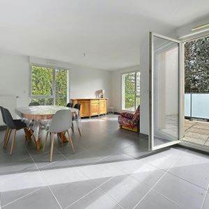 Lyon 5ème : Lumineux T3 meublé avec balcon et garage double - Photo 2