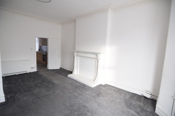 To Let Studio - Photo 1