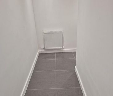 2 bedroom ground floor flat to rent - Photo 2