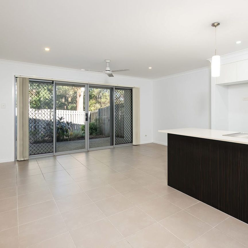 Cosy Townhouse in North Lakes - Photo 1