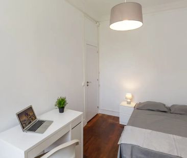 Room in a shared 16-bedroom apartment for rent in Sant Antoni, bills included - Photo 4