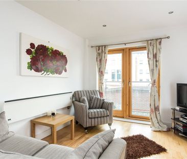 A superb 2 bedroom furnished apartment in the heart of the city cen... - Photo 4