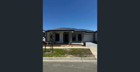 Stunning Family Home in Berwick - Photo 5