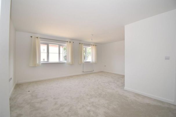 4 bedroom terraced house to rent - Photo 1