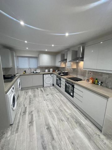 1 bedroom in a house share to rent - Photo 4