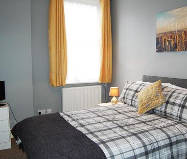 4 bedroom terraced house to rent - Photo 4