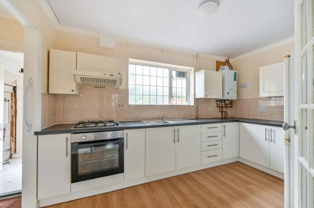 3 bedroom semi-detached house to rent - Photo 4