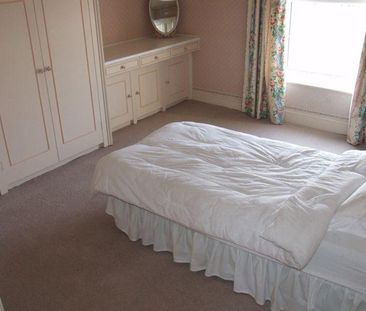 5 bedroom detached house to rent - Photo 4