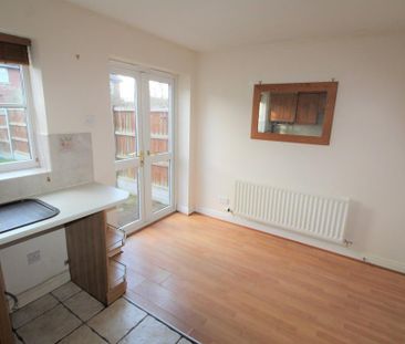 2 bedroom terraced house to rent - Photo 4